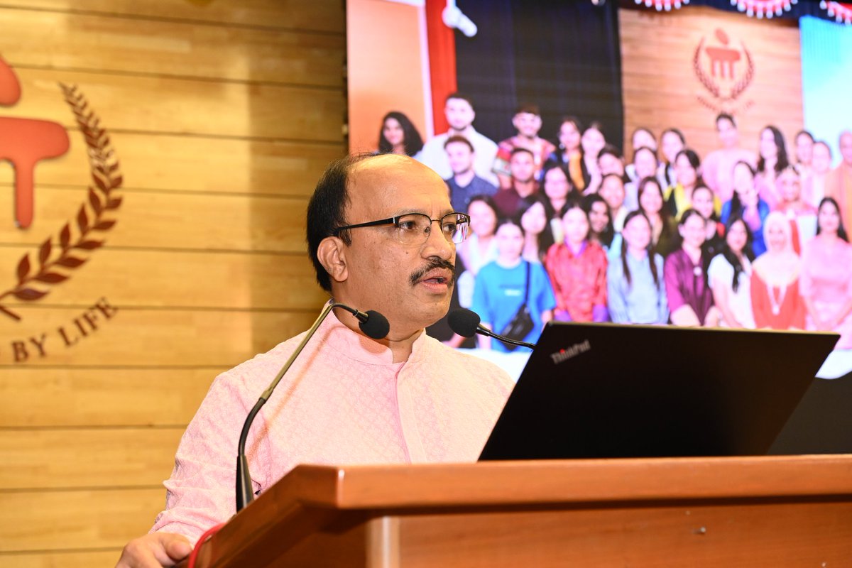 OIAC_MAHE's tweet image. Dr. Karunakar A Kotegar, Director-International Affairs &amp;amp; Collaborations at MAHE, highlighted the activities from last year, showcasing MAHE's global outreach and internationalization efforts. 
#MAHE #Internationalization #GlobalOutreach #KAIROS2024