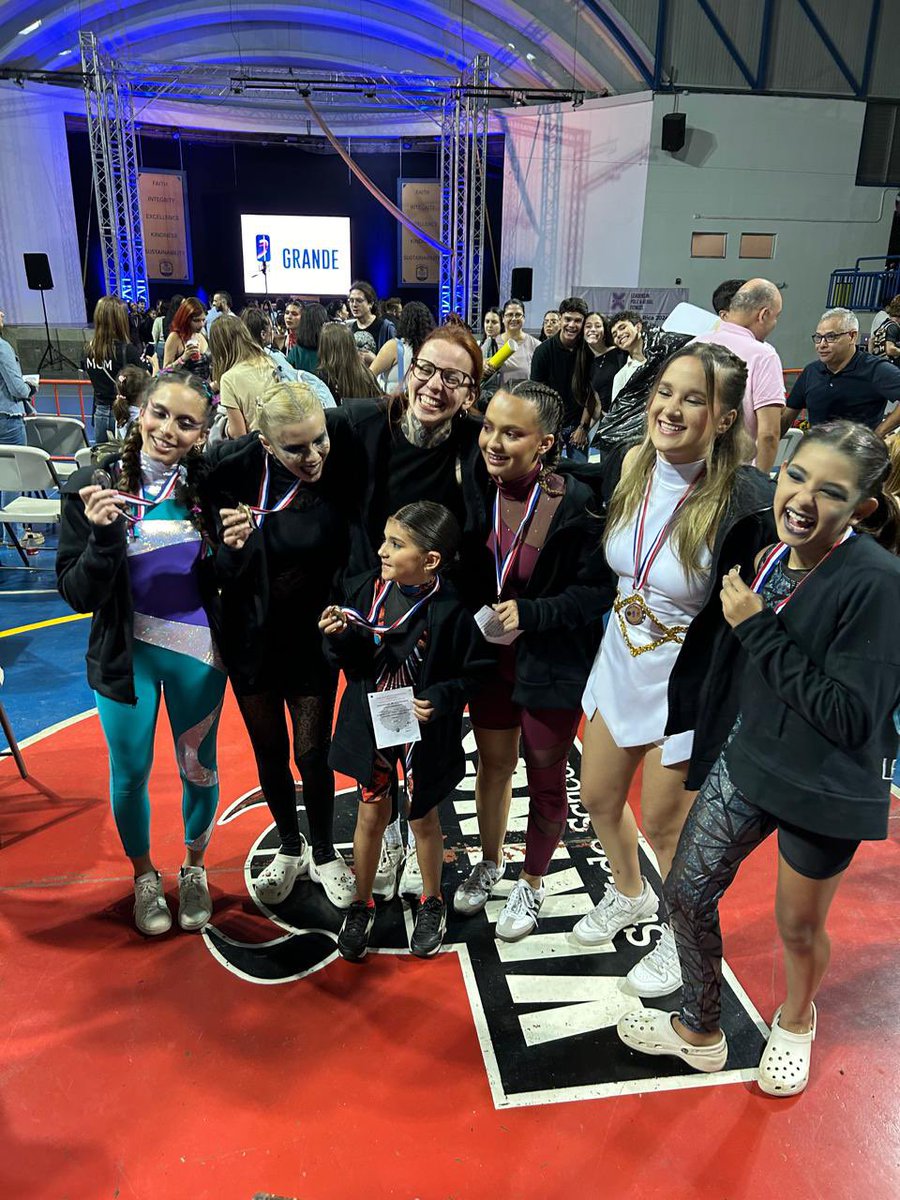 n_naranitas's tweet photo. Holi 💙🤍

En Julio de este año competí con 6 de mis alumnas en el campeonato nacional de danza aérea, TODAS ganaron en sus categorías 🏅✨ y eso nos clasificó al mundial de Aéreos en Atenas, Grecia 🇬🇷

En octubre vamos a viajar con mucha ilusión para representar al país 🥹 https://t.co/7XduhKtI0k
