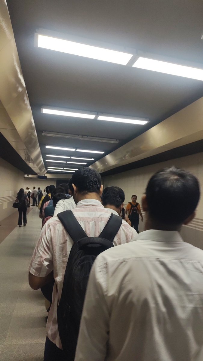sunilsingh8654's tweet photo. At Saket Delhi metro station Gate number- 1,
@OfficialDMRC 
Please do something to give us entry ..... Only one entry gate is here🥺 https://t.co/eKKytAyX8l