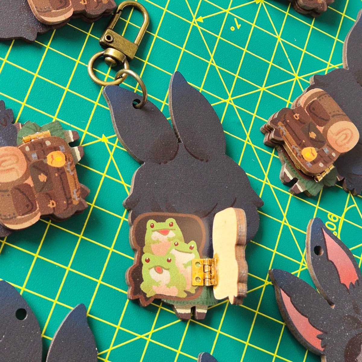 yoshihi_co's tweet photo. Erenville wooden charms for #msqsg2024 !! Credits to @/emusansansansan for helping me assembling and taking photos 💖💖
#FFXIV https://t.co/wPN39sfwL5