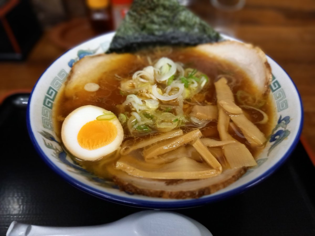 お昼です！

旭川ラーメン青葉🍜

美味しい頂きました❗

台風影響受ける前に🏃🏃🏃💨
ダッシュで戻ります！

#旭川ラーメン青葉　#またラーメン　#台風影響　#災害　#防災確認