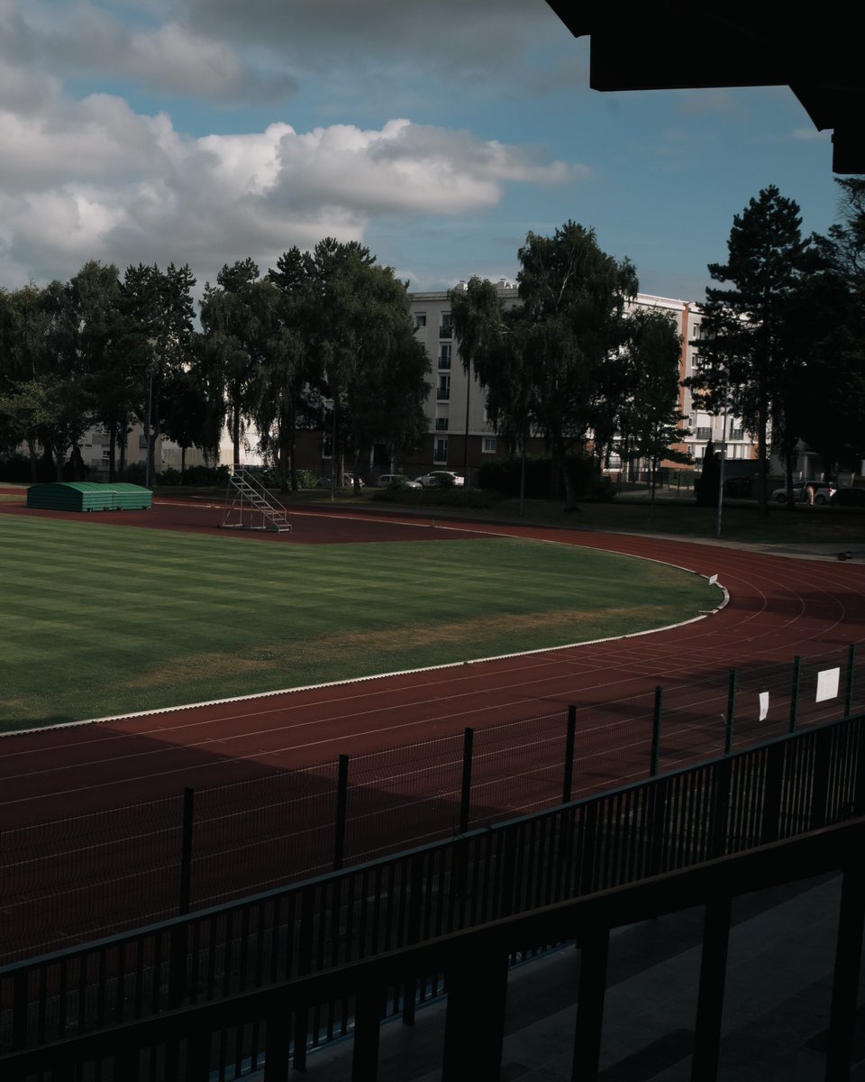 Maximiso76's tweet photo. Un simple stade, Jules Ladoumègue CAUCRIAUVILLE. Beaucoup de chose se passe ici… 

C’est là que tout a commencé pour moi !!! 
🤍💙

Merci à ceux qui on booster ma progression. Ensemble ça vas plus vite, plus loin !!! https://t.co/b238BNUKqx