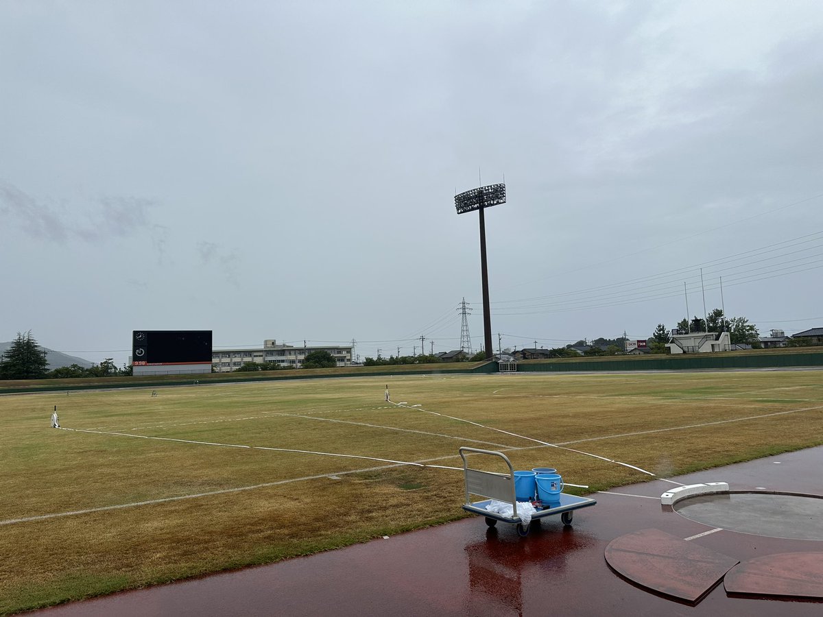 やり投げ、砲丸投げ
9.98スタジアムのメイン競技場で
練習できる状態になっております🙆🏻🙆🏻‍♀️

ハンマー投げは17時から練習可能です！