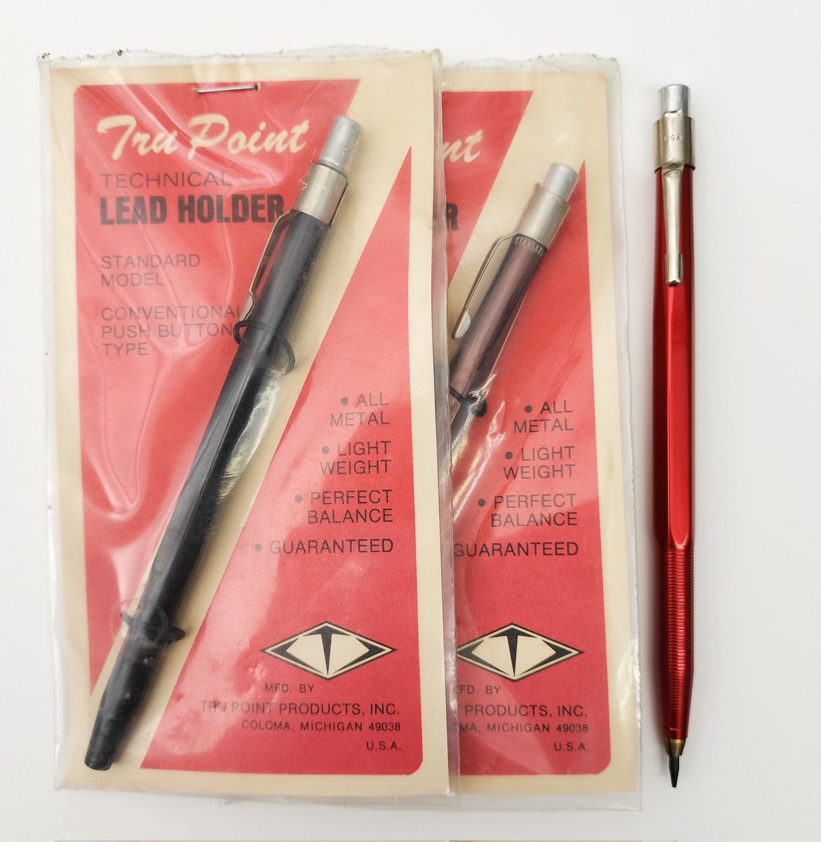 Kawekollektor's tweet photo. 破綻してしまったアメリカTru Point 社のTECHNICAL LEAD HOLDER。
段々とメールの返信が来なくなりヤバいかな？と思っていたら破綻。
工事用の看板と芯研器は破綻直前まで販売されていた

#芯ホルダー #leadholder https://t.co/g1cBe5hru5