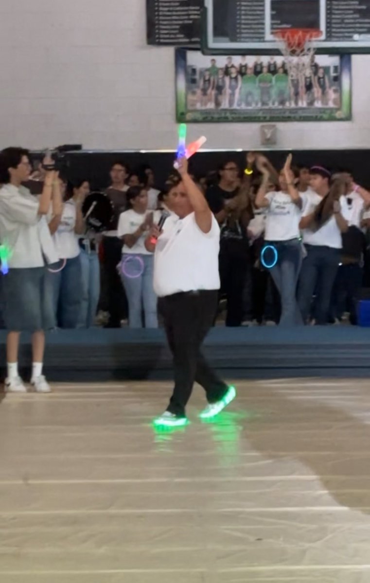 Montwood HS StuCo tweet media