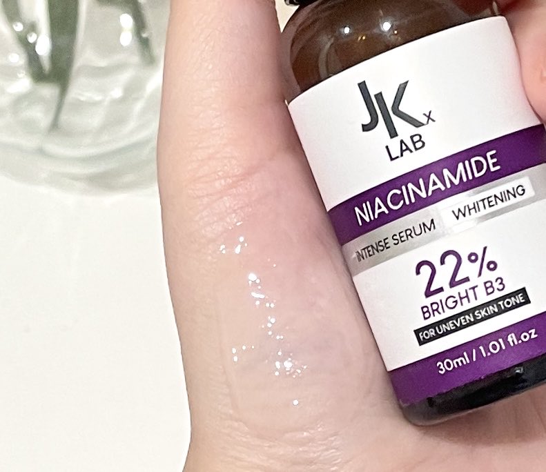 ttarntalzonel's tweet image. คนเป็นสิว ผิวมันต้องรักตัวนี้คือ เขาเป็นเซรั่ม Niacinamide เข้มข้น 22% เลยให้มาแบบจัดเต็มมาก แล้วยังมีตัว Glucobright มาด้วย
คือ เป็นส่วนผสมที่ลงตัวมากๆ ผิวใส รูขุมขนกริบ แถมหน้าไม่มัน ใครหาเซรั่ม
Niacinamide อยู่ต้องมีตัวนี้อะ
 #jkสกินแคร์ที่จริงใจกับผิวคุณ #JKxLAB