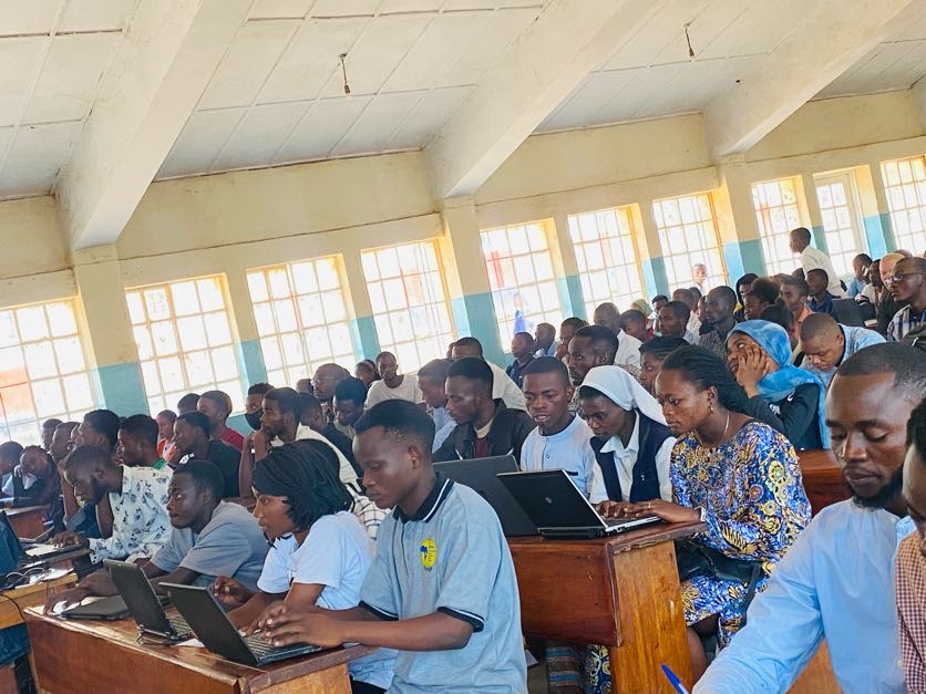 dieudonneopilam's tweet photo. #SoftDay with Community 🎊🎊
C'était un plaisir 🎊🎊 de partager avec communauté @GdscIspBkv, @gdscucbukavu le 24 Août 2024 sur la thématique qui requiert beaucoup d'attention aux développeurs 🎊🎊. L'intégration de paiement Mobile dans les applications web et Mobile 🎊🎊 https://t.co/s9QgAjAn8w