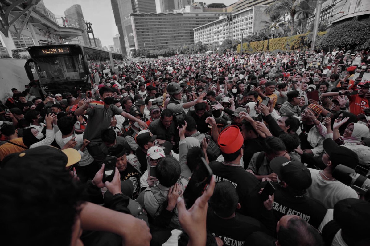 Harapan itu akan tetap dan terus menyala. Kita tetap usahakan agara Jakarta yang dulu, yang Maju Kotanya Bahagia Warganya, tetap bisa kita kembalikan untuk semua🫶🏻✨

📷 : Mas Anies, Jakarta, dan Warganya
