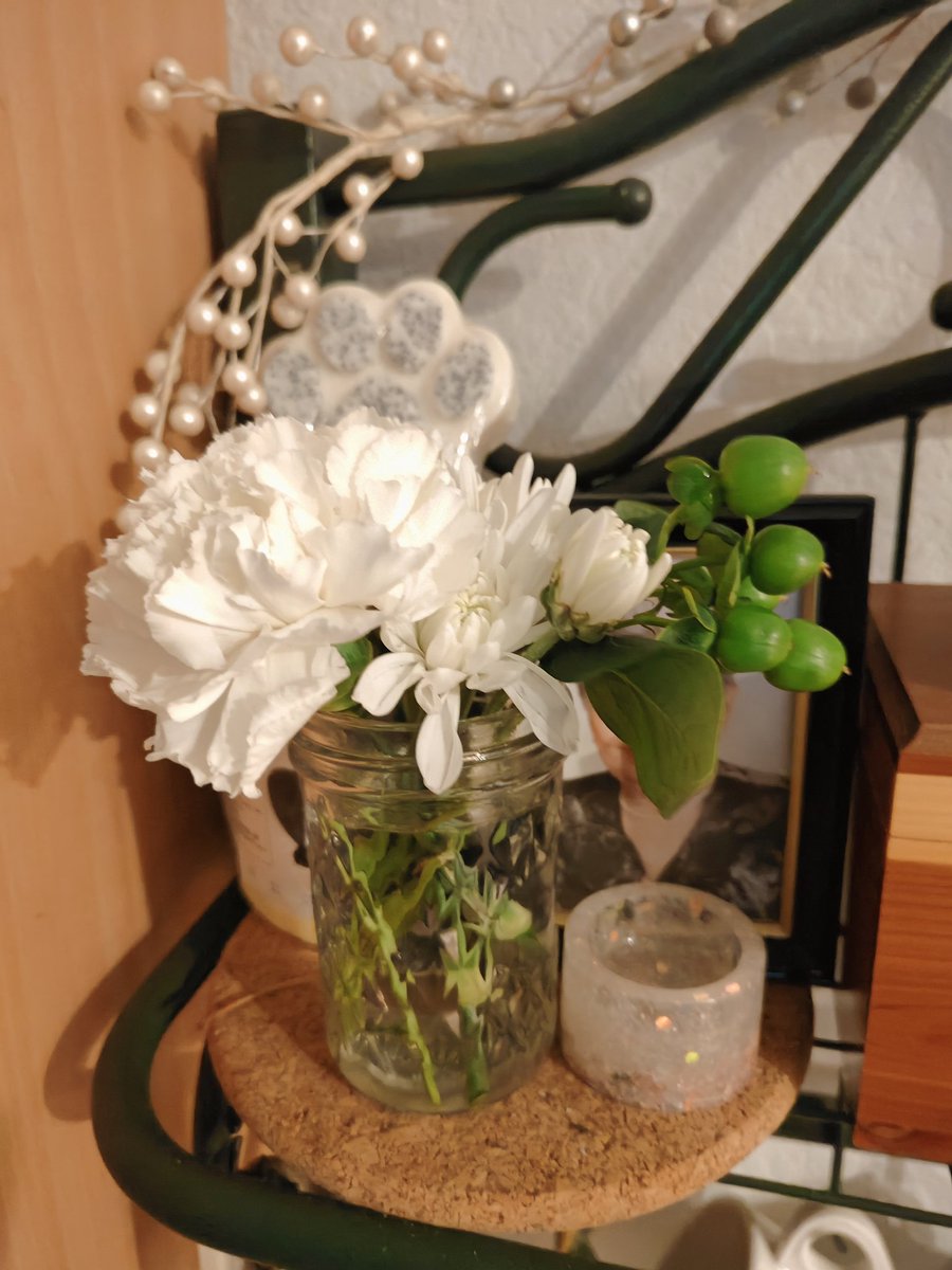 ShokoMama531's tweet photo. アレンジして飾りました✨
やはりお花があると家がぱっと明るくなりますね😊🩷💜
#花のある暮し #感謝
#花は人を幸せにする
#Flowers #Lifewithflowers https://t.co/Ai8jJZDaM3