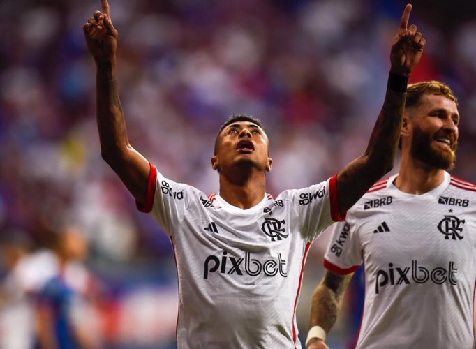 Brunohenrique's tweet photo. Grande vitória nos primeiros 90 minutos ⚫️🔴
O Senhor é quem te guarda; o Senhor é tua sombra à tua direita.
#copabetanodobrasil 
#gloriaadeusportudo🙌🏾🙏🏾 https://t.co/3rAz2dmtQw