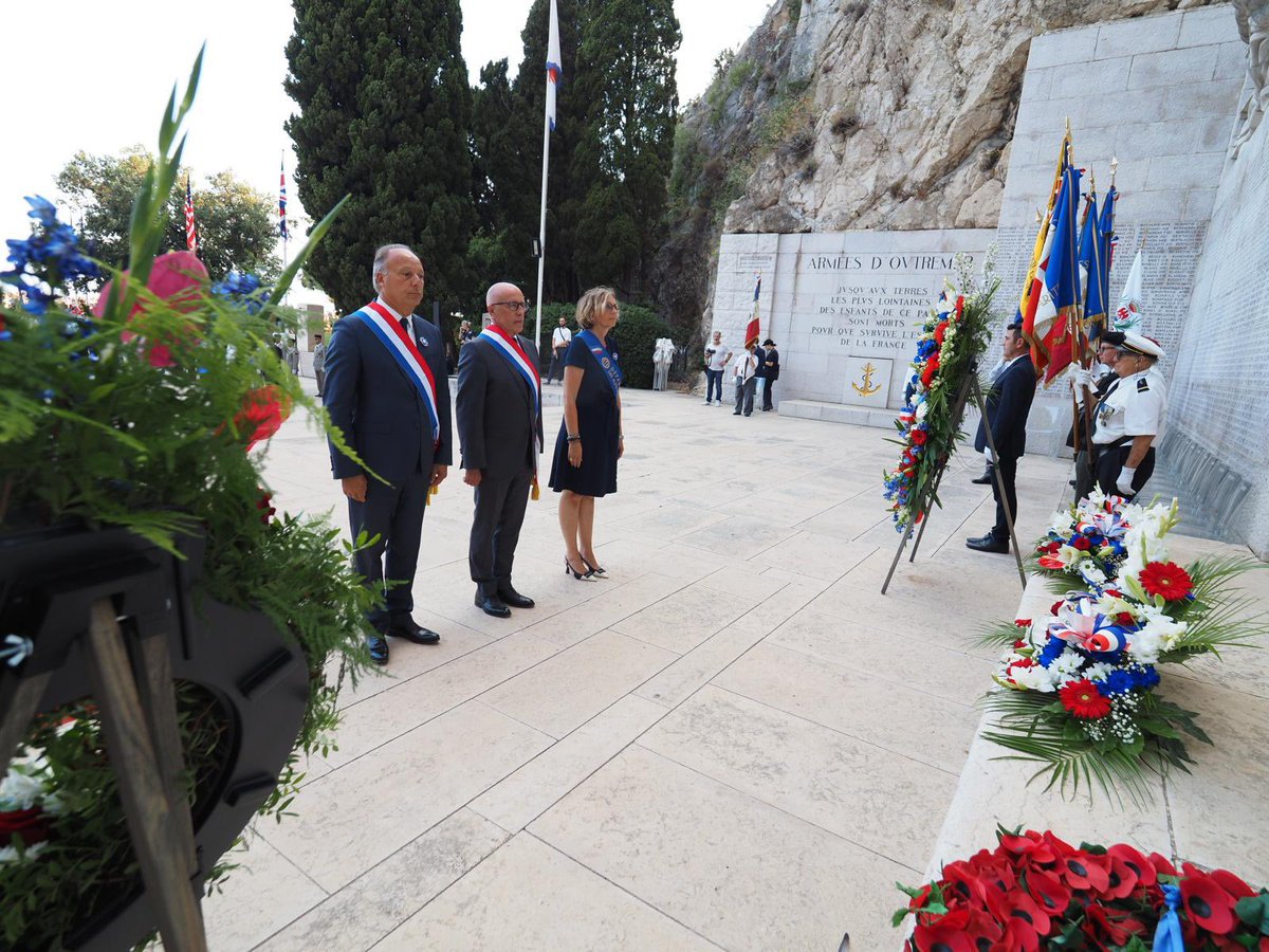cestrosi's tweet image. Hier, 3 lepénistes ont déposé la gerbe du Département des Alpes-Maritimes lors de la cérémonie du 80ème anniversaire de la Libération de #Nice06. 
Charles-Ange Ginesy aurait-il lui aussi rejoint le Rassemblement National ? 
Le général de Gaulle doit se retourner dans sa tombe.