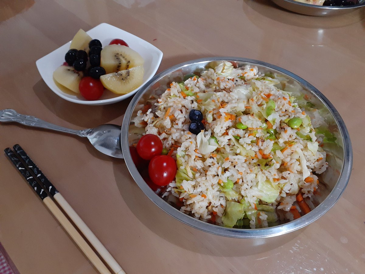 TK31374737's tweet image. お疲れ様です！

好だった歌…
大盛炒飯で
後半頑張ります
フライパン音入🙏💦

台風気を付け下さい

#Technics
#夢の入口