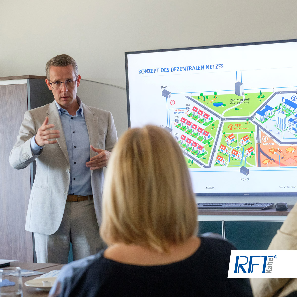 Nach dem Besuch ist vor dem Handeln.😉 Wenn alternative Netzbetreiber den #Glasfaserausbau stemmen, müssen die Rahmenbedingungen stimmen. Änderungen sind notwendig: kein Doppelausbau, Abbau bürokratischer Hürden, angepasste Förderpolitik/ Gesetze, Möglichkeit der Refinanzierung👍