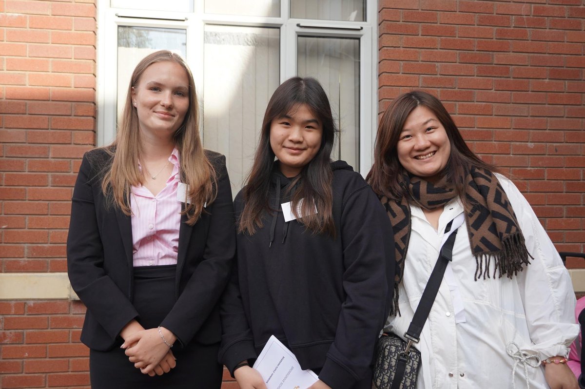 BromsSchool's tweet photo. A busy morning welcoming new faces to our boarding community at Bromsgrove School.
We look forward to meeting many more pupils and their families over the next few days.
#BromsInduction #BromsBoarding #ILoveBoarding #NewSchoolYear #BromsgroveSchool https://t.co/lq9SXmRRle