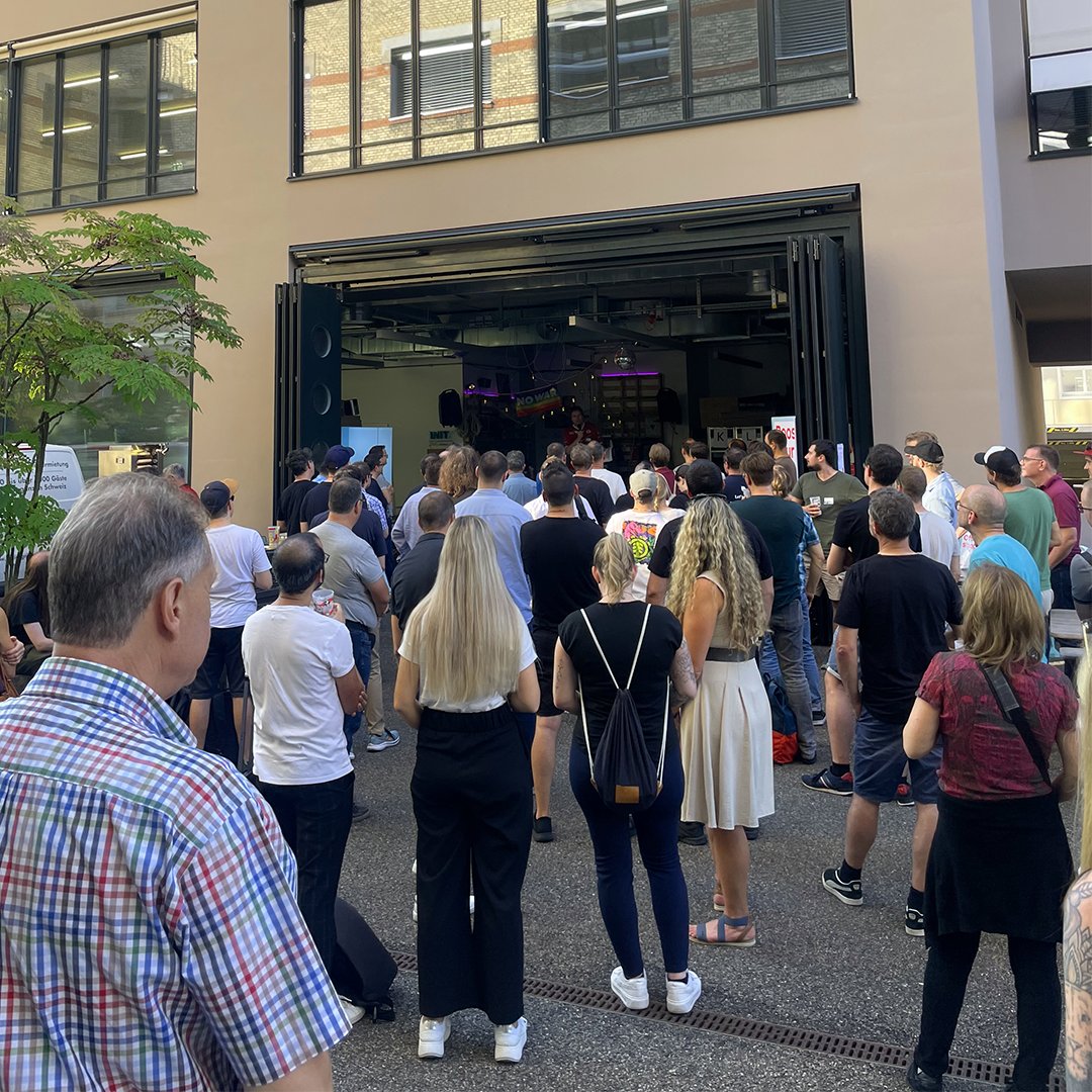 init7's tweet image. Was für ein fantastischer Abend beim #NerdsUnited 2024! 🎉🌟

Eine perfekte Mischung aus Grill, süssen Leckereien, Glücksrad, Tattoos und vor allem grossartigen Gesprächen mit vielen wunderbaren Menschen.

Danke an alle, die dabei waren und diesen Abend unvergesslich gemacht…