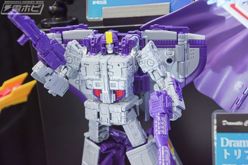 トランスフォーマー トリプルテイクオーバー Dramatic Capture Series トリプルテイクオーバー