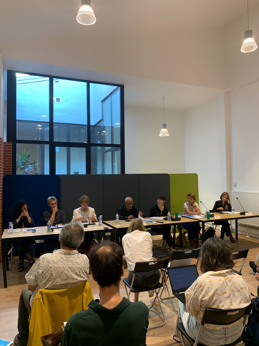 📢 2 043  enfants sont à la rue en France.   
La rentrée approche et ces enfants ne savent pas où ils vont dormir.  

Ce chiffre est en 📈 de 3 % par rapport à l'année dernière et de 120 % dps 2020.   

Si l'indignation est partagée, l'action des pouvoirs publics se fait attendre