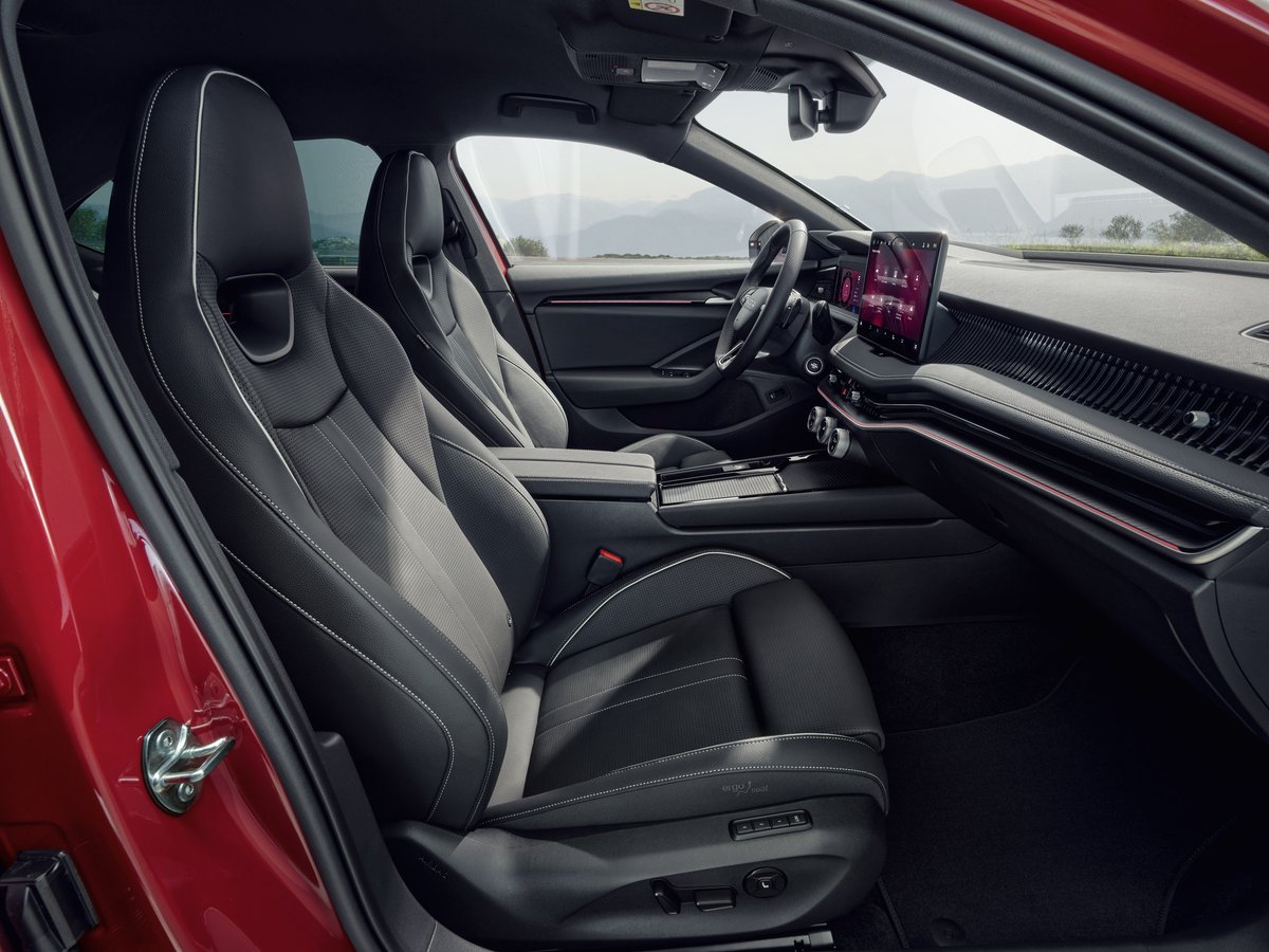 🤩 Der Škoda Superb Sportline ist nicht nur von außen ein echter Hingucker – auch das Interieur überzeugt mit zwei speziellen Design Selections. 

Beide verfügen über eine umfangreiche Serienausstattung. Mehr erfahren: bit.ly/3AHH1W6