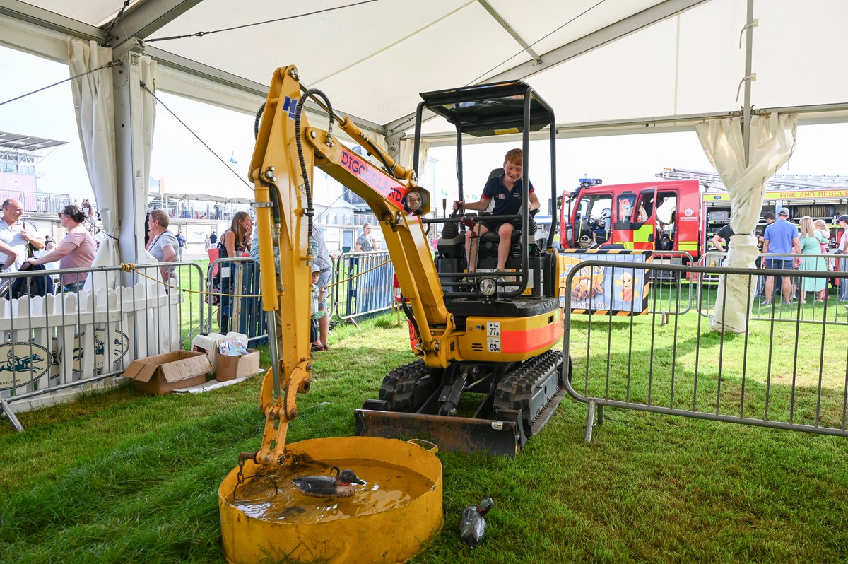 York Racecourse tweet media