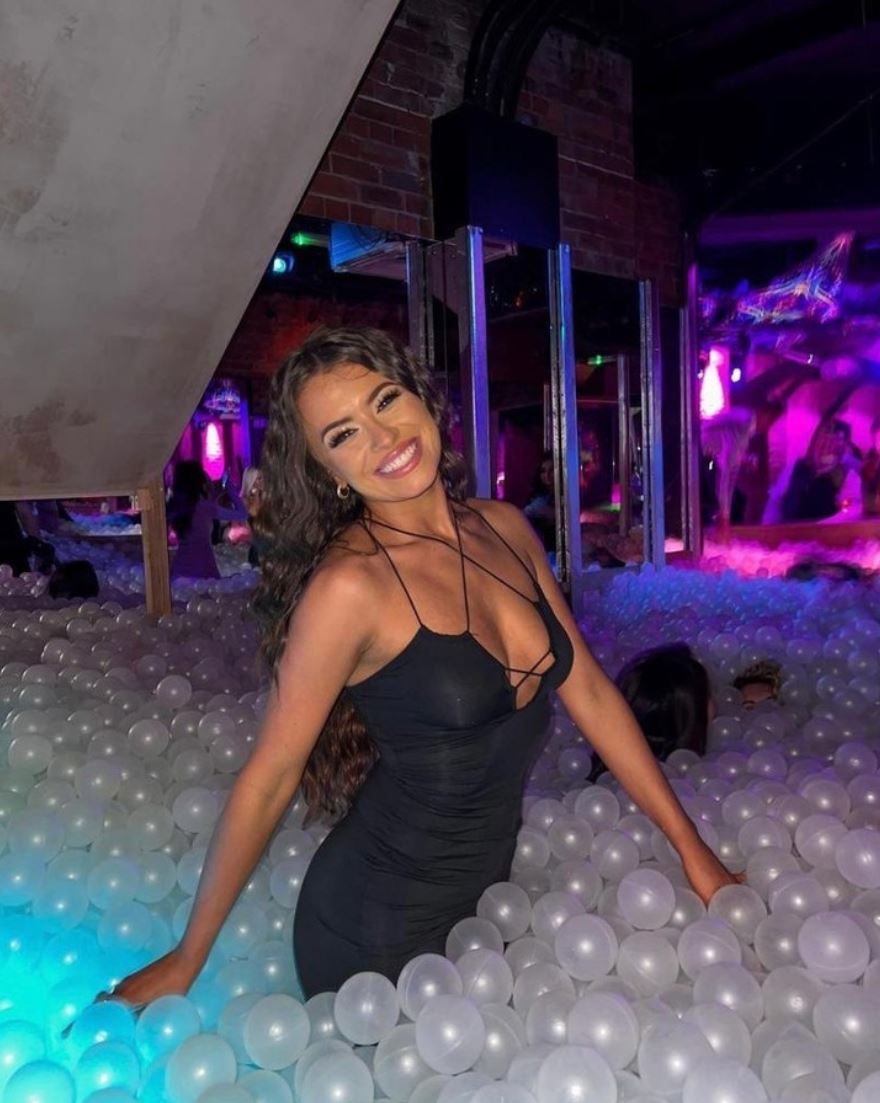 Take a break from adult life and visit Howlers Newcastle💙

They have thousands of our incredible Clear playpen balls installed in their nightclub located in Newcastle Upon Tyne... dive into a ball pit of fun and be a kid again for the night🤭