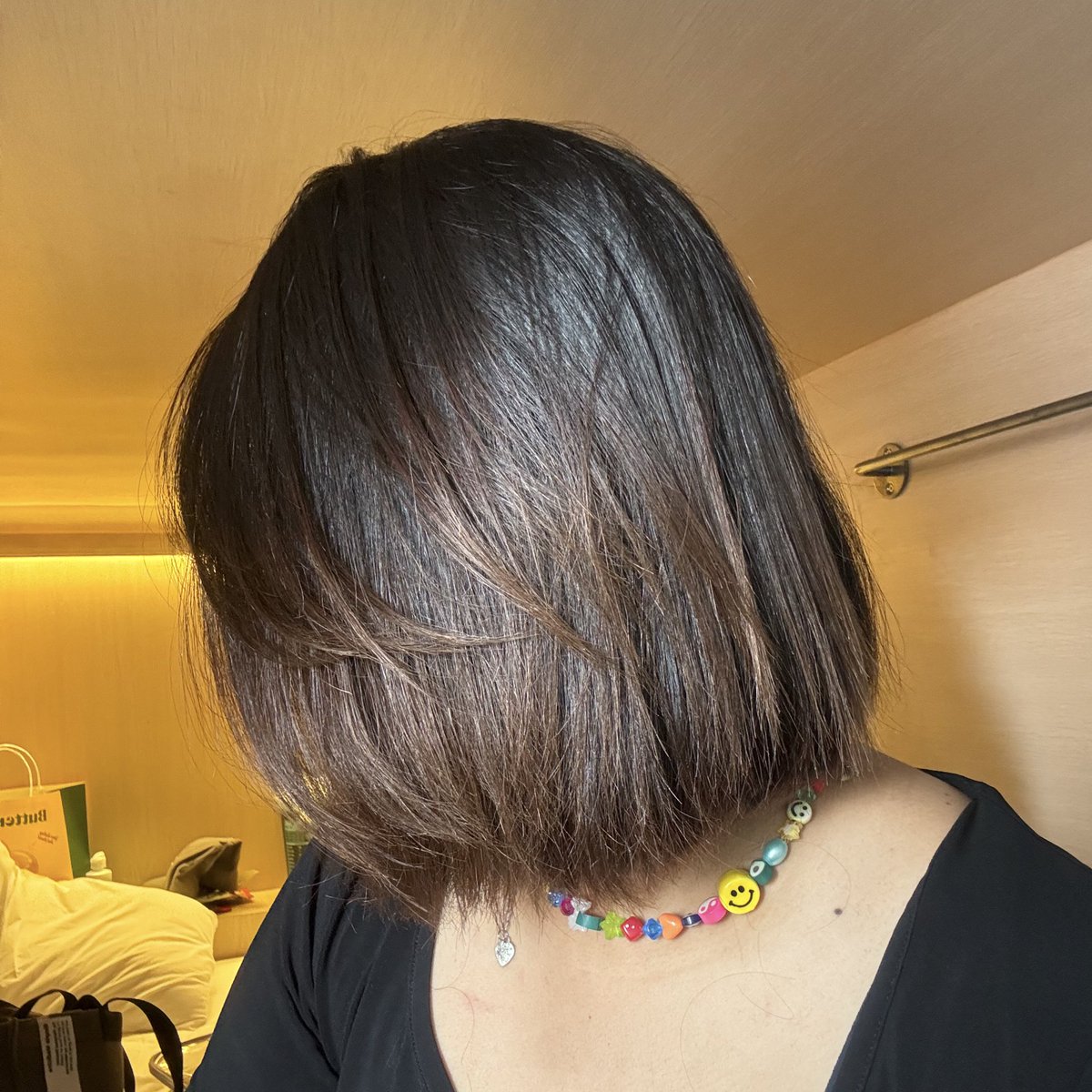 pls.. lihat.. RAMBUTKU jadi TERATURRR banget after dicatok pakai vitamin rambut yang GAK BIKIN LEPEK malah jadi lebih shiny! 

vitamin rambutnya udah ada keratin &amp; collagen 🙂‍↕️ (ga bikin rambut jadi bau minyak apek gitu)