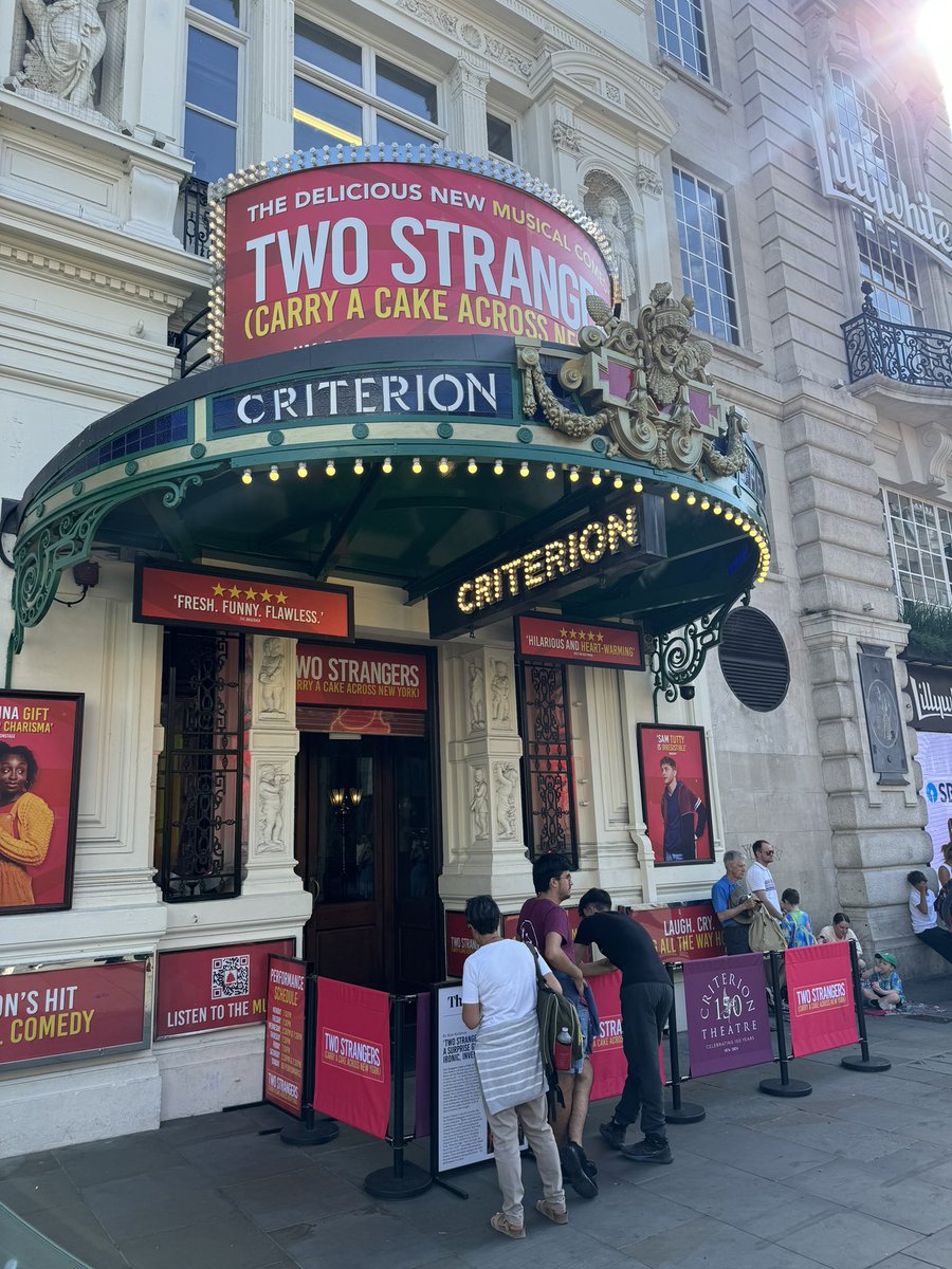 Cr0fty's tweet image. Finally got to meet @samtutty last night after seeing @2strangersshow 🥰 incredible show! Such a shame it’s ending so soon.