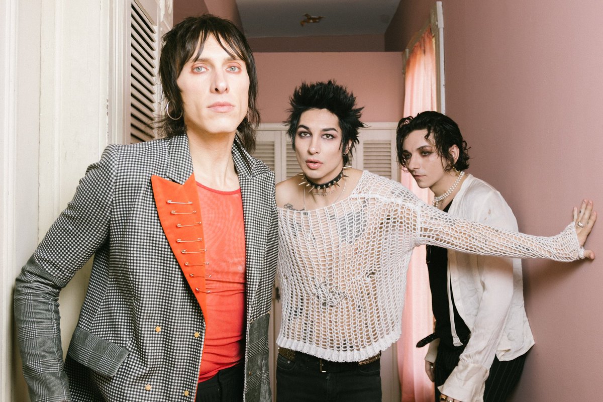 PalayeRoyale's tweet image. In the final hours before the release of our 5th album, Death or Glory, we want to take a moment to express our heartfelt gratitude for the love and support you’ve shown us over the years.

Each new era brings an indescribable excitement—new chapters that reveal where our journey…