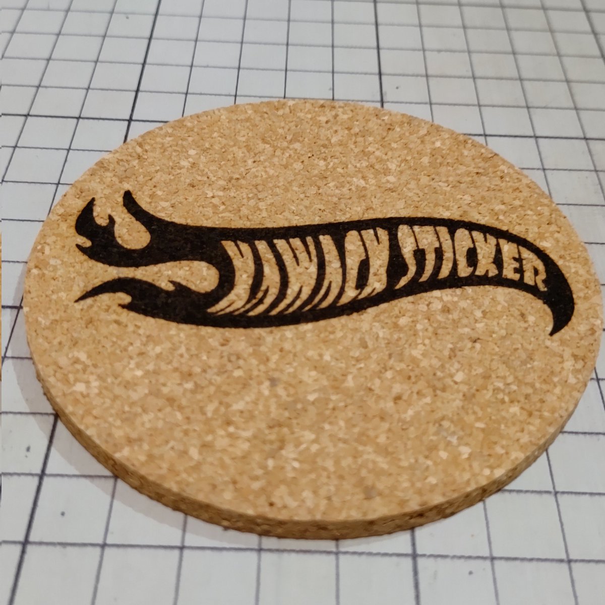 kawack_sticker's tweet image. 定番中の定番、コースターの焼きテスト
素焼き、ベクトル、濃淡
HotWheels風
素材はコルク、バンブー
#レーザー彫刻機
#aufero 
#auferolaser1