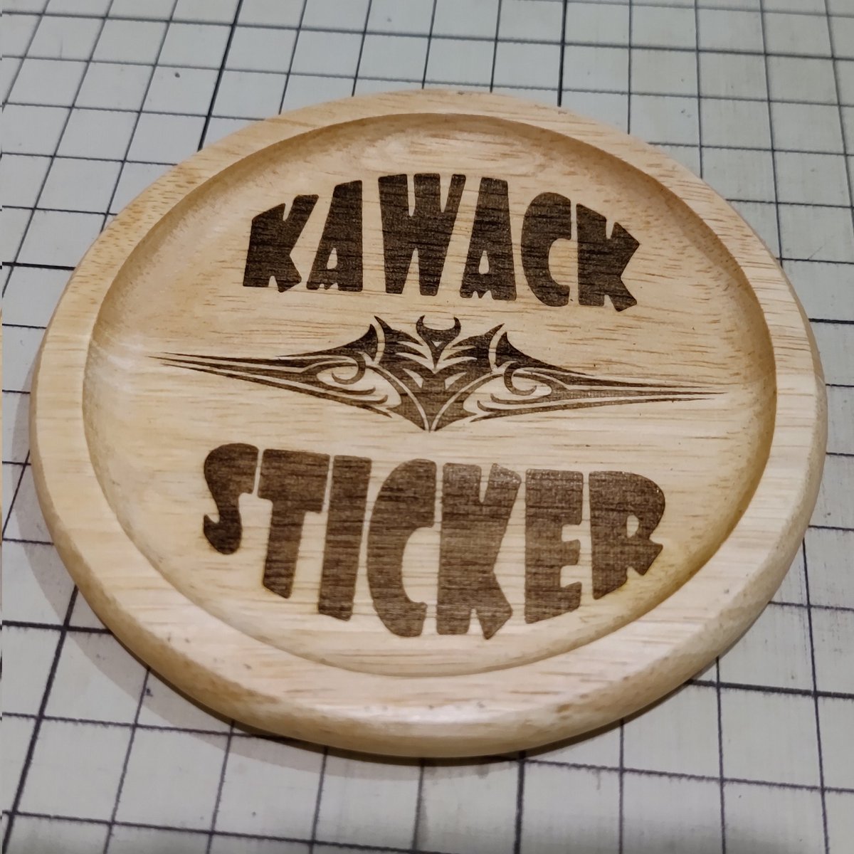 kawack_sticker's tweet image. 定番中の定番、コースターの焼きテスト
素焼き、ベクトル、濃淡
HotWheels風
素材はコルク、バンブー
#レーザー彫刻機
#aufero 
#auferolaser1