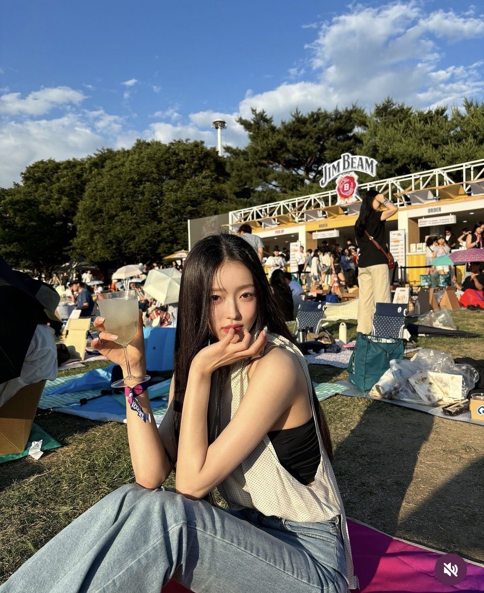 前髪なし黒髪ロングに憧れる...韓国美女になりたい
毛量少なすぎて前髪が綺麗に分け目にならない場合どうしたらいいんだろう