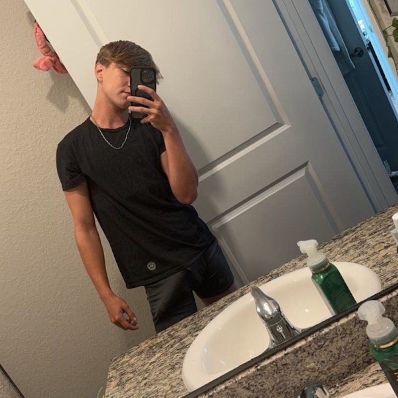 phillanstice's tweet photo. say hi for a suprise vid in ur dms 🥰 https://t.co/2q9zgkaNoP