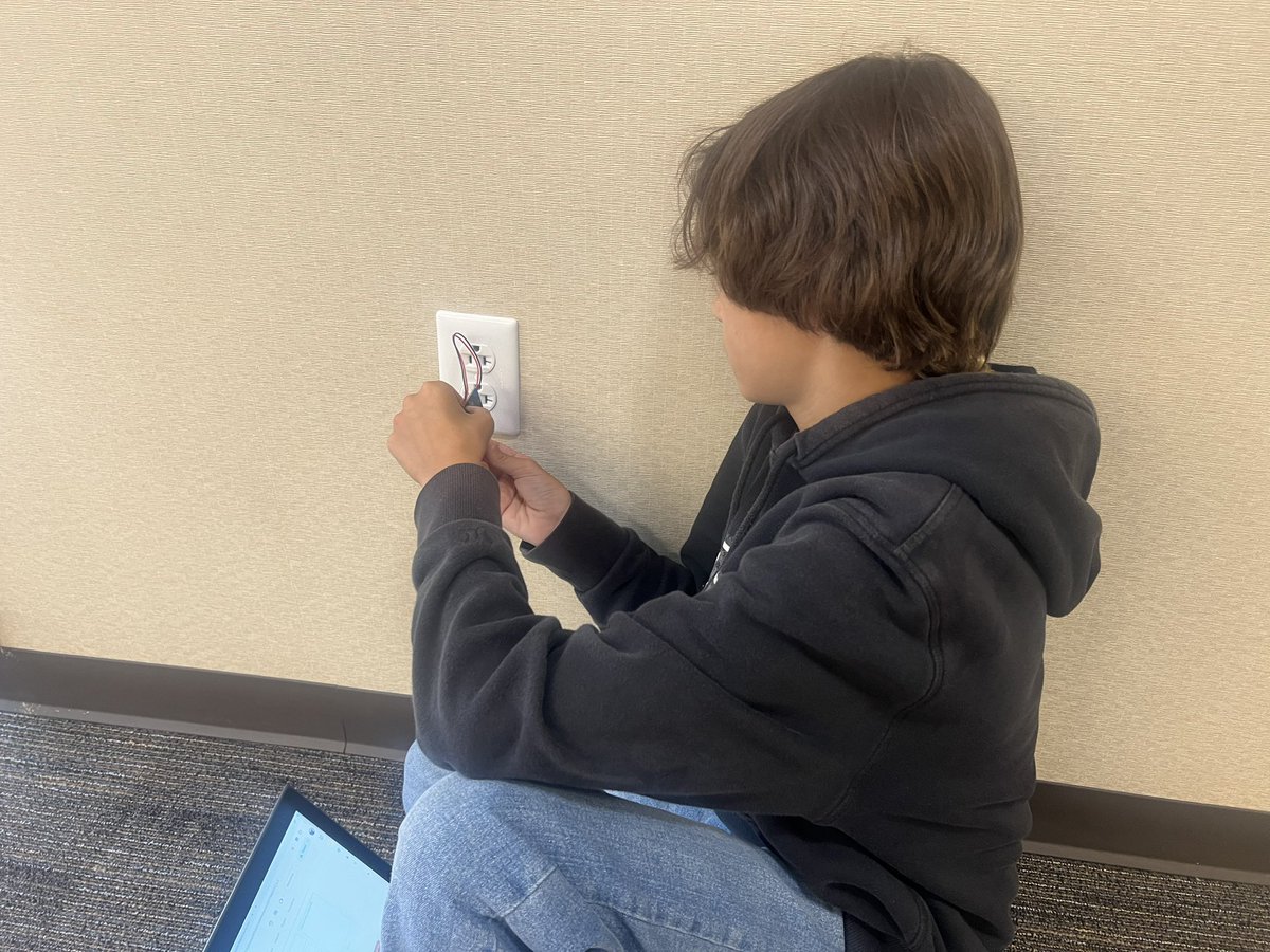 Today, my 6th graders explored energy transfer with a <a href="/SteveSpangler/">Steve Spangler</a> energy stick and coded a <a href="/microbit_edu/">Micro:bit Educational Foundation</a> sunlight sensor to measure light levels around campus. Proud to showcase their work with Superintendent <a href="/DrSamBuenrostro/">Samuel Buenrostro</a>, Board Member <a href="/chris4assembly1/">chris4assembly</a>, and admin who