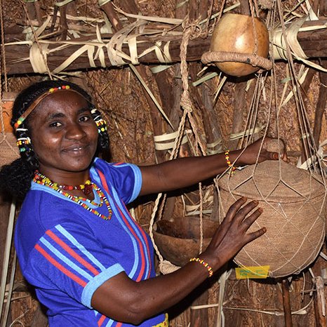 Erihistory's tweet image. The #Kunama ethnic group are one of the early inhabitants of #Eritrea. They speak Kunama, which belongs to the #Nilo-Saharan language group, and live in an area that is suitable for farming and rearing animals. The Kunama ethnic group is classified into four clans — Shuwa,