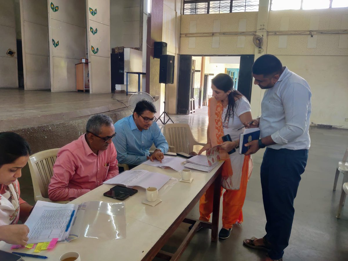 District Election Officer Valsad (@deovalsad) on Twitter photo આજરોજ માનનીય જિલ્લા ચૂંટણી અધિકારીશ્રી વલસાડ દ્વારા ૧૭૯-વલસાડ વિધાનસભા મતવિસ્તારના બી.એલ.ઓ શ્રી અને સુપરવાઇઝર શ્રી ની હાઉસ ટુ હાઉસ અંગેની કામગીરીનું રૂબરૂ નિરીક્ષણ કરવામાં આવ્યું <a href="/collectorvalsad/">Collector Valsad</a> <a href="/CEOGujarat/">Chief Electoral Officer, Gujarat</a> <a href="/ECISVEEP/">Election Commission of India</a> આજરોજ માનનીય જિલ્લા ચૂંટણી અધિકારીશ્રી વલસાડ દ્વારા ૧૭૯-વલસાડ વિધાનસભા મતવિસ્તારના બી.એલ.ઓ શ્રી અને સુપરવાઇઝર શ્રી ની હાઉસ ટુ હાઉસ અંગેની કામગીરીનું રૂબરૂ નિરીક્ષણ કરવામાં આવ્યું <a href="/collectorvalsad/">Collector Valsad</a> <a href="/CEOGujarat/">Chief Electoral Officer, Gujarat</a> <a href="/ECISVEEP/">Election Commission of India</a>