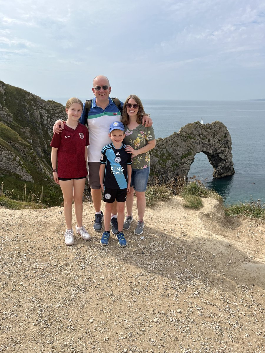jem_cramp's tweet photo. Down on Jurassic Coast for week with family. Doing loads of walks along stunning coast line & visited Tyneham a βlost-in-time villageβ in nearby military training valley. #DancingLedge #DurdleDoor Ps great to come back to accommodation with beautiful views as well!- @HPBHolidays https://t.co/GwVq8W5A5O