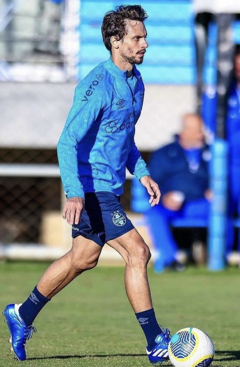 andrei_decezare's tweet photo. Com esse joelho aí não tem como kkkkkkk https://t.co/WsIPa0zzgB