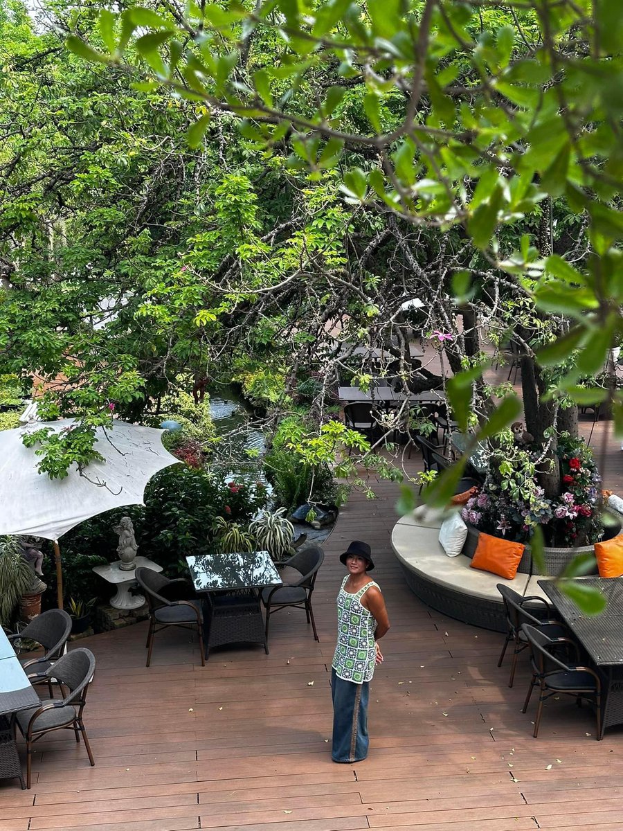 kmeetib's tweet photo. แวะพามาทานข้าวกับบรรยากาศ ย่านบางแค
ที่ร้าน De Chote Café &amp; Living Room
ร้านสไตล์ อิงลิช การ์เด้นท์ 
มีทั้งมุมเอ้าท์ดอร์และอินดอร์ให้คุณนั่งสบายๆชิลๆรับรองว่าทุกคนต้องชอบเลยค่ะ 💗🫶🏼✨
เราฟิชแอนด์ชิฟ รสชาติฟินม��ก😋
#พักนี้เที่ยวบ่อย #พักนี้ชวนกิน #Dechotecafe #อร่อยบอกต่อ @aroii https://t.co/ciewZVvloK