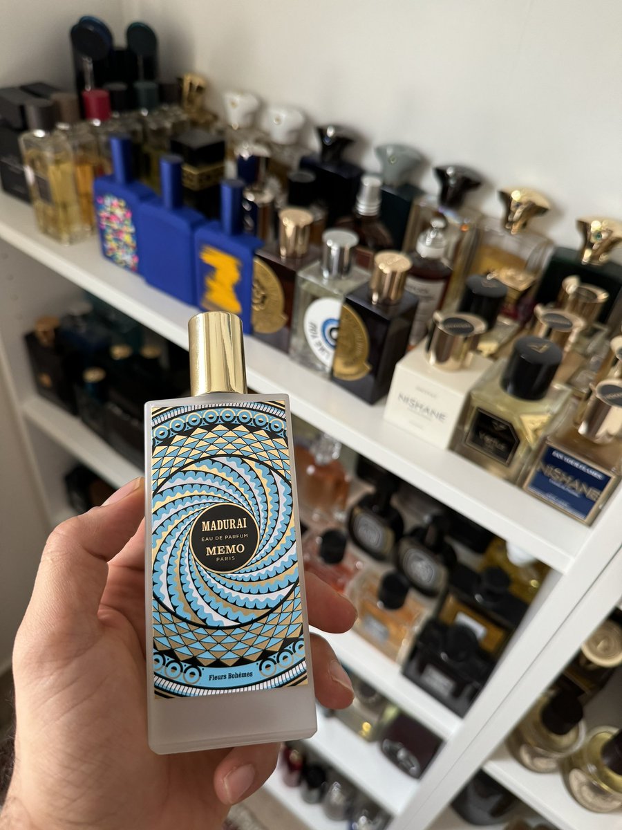 qwertyui03's tweet photo. #رابطة_عشاق_العطور 
@YamoorPerfumes 
🟣 عطر مادوراي من ميمو باريس
👈 هذا مايحتاج عروض لليوم الوطني 🇸🇦🇸🇦
😎 جاهز للشراء بهالسعر‼️
🔥شيل على طول ومتجر يامور مضبطكم

🟣 العجيب ان عطر بارد منعش وقوي الاداء بنفس الوقت وهذي ميزة صعبة ونادرة ✌️

🟣 عطر أنيق ،ناعم ،هادئ 
النوتات البارزة الخوخ والياسمين
والياسمين اللي فيه نوعين هندي وسامباك واشوي فل ومسك الروم لمحة بسيطة

❄️ العطر للأجواء الرومانسية

❄️ العطر يذكرك بعطر جادور من ديور ولكن مخلوط معاه عطر دوسون من ديبتيك 😍

❄️ثباته وفوحانه 10/10 صيفي بامتياز

يميل للنساء ولكن تعطر منه للنادي او بالبيت ماعندك مشكلة ومع البخور يتحول رجالي وفخم

👈 لا انصح بتجربته‼️
بل انصح بشراءه على طول 😊

🟢 السعر 560 ريال + 50 ريال للشحن الدولي تبع ارامكس واشوفه فرصة حتى مع الشحن 610 ريال

https://t.co/UHcLSEYmgw