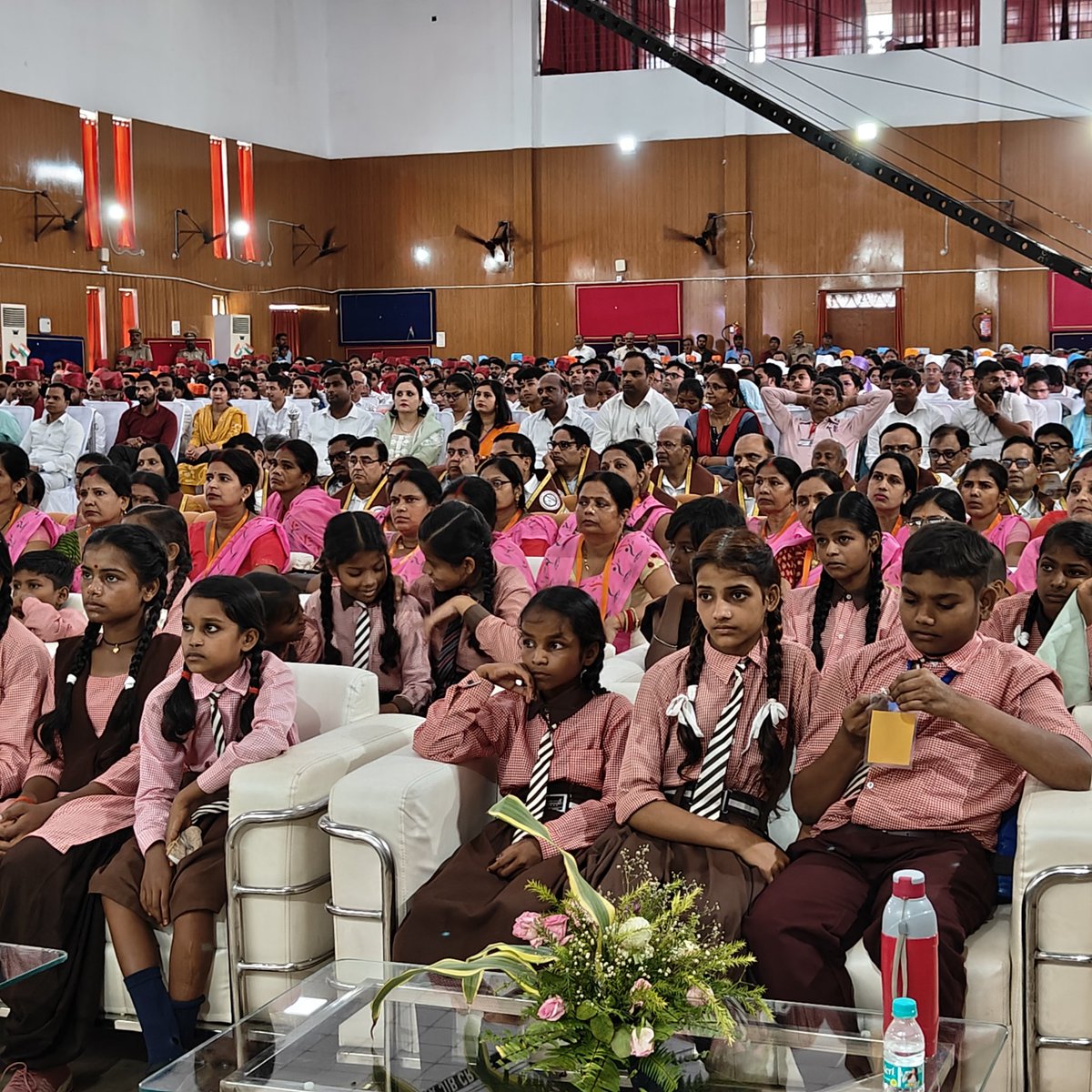 MMMUT में आज दीक्षांत समारोह के औसर पर यूपी की गवर्नर आनंदी बेन पटेल और छात्र। #mmmut #governer #mmmutconvocation #gorakhpur