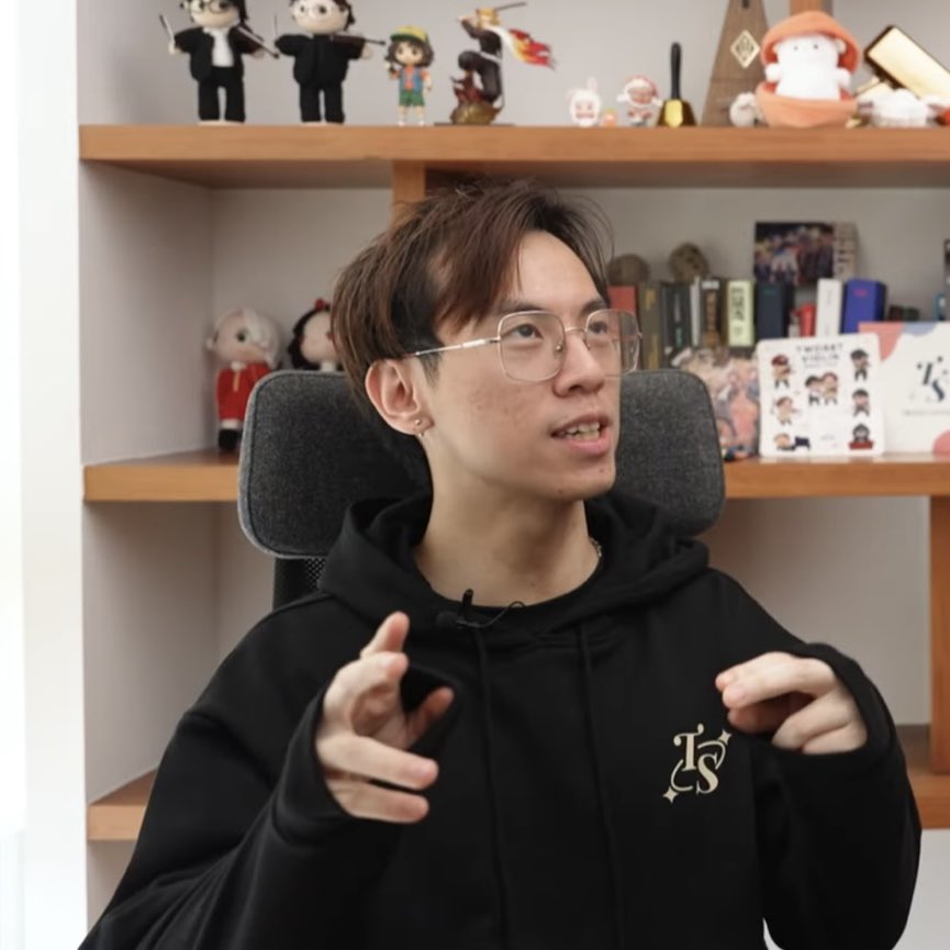 yuuchi_dc's tweet photo. The best face of Clair de Lune hoodie
#twosetviolin
#twosetapparel https://t.co/jH0VczZ6qX