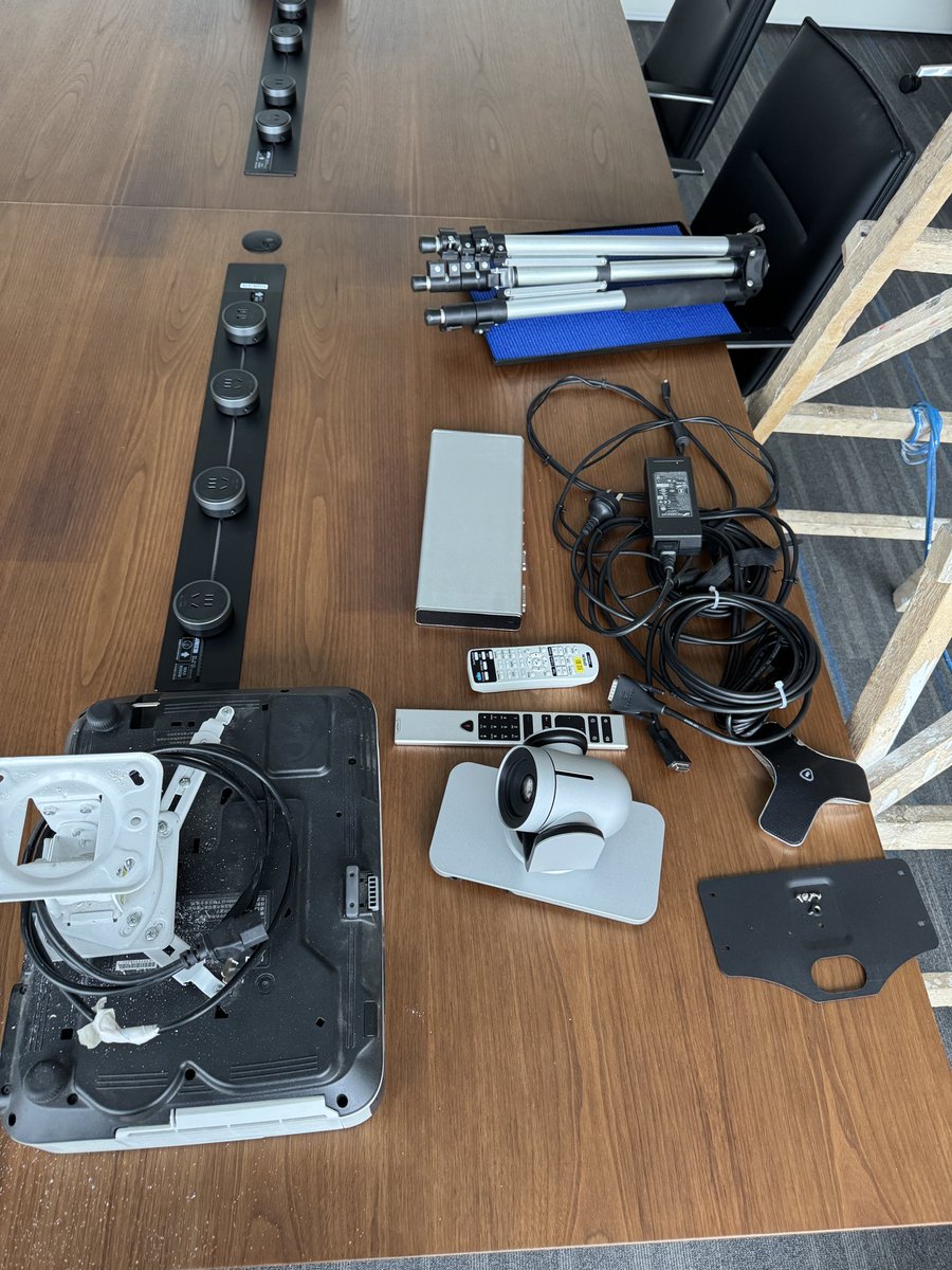 runaifly's tweet photo. In this 2 years. we unload so many foreign businesses office in Beijing

So many foreign offices get to small office  or even leave China https://t.co/2Aj2Lw4yc7