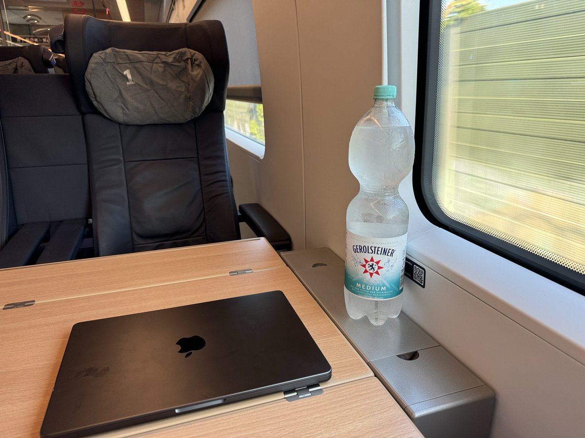 OskarStark's tweet image. On my way 🚅 to Mannheim for the PHP User Group meetup! See you there 👌🏻#PHPUG