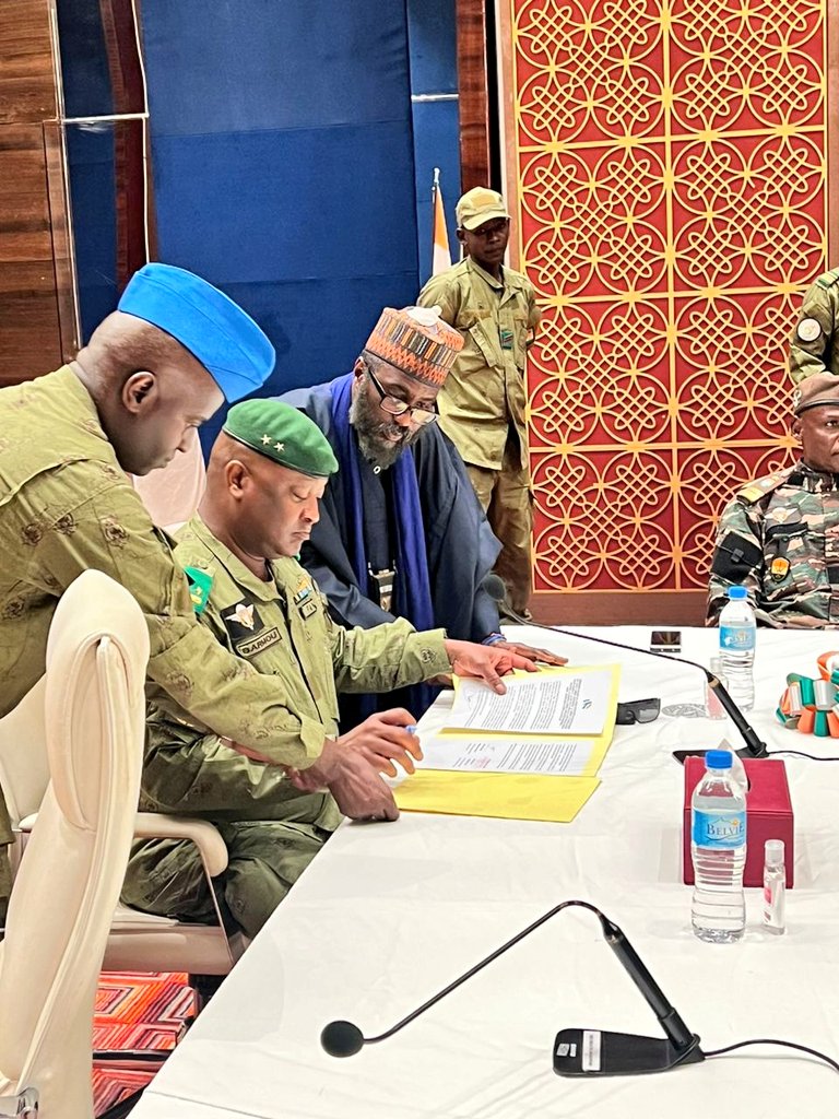 alouibrahim92's tweet photo. #Sentinel For God and Country. Always! Nigeria🤝🇳🇬Niger. Stronger, Safer...Together. https://t.co/8dULKiJLwX