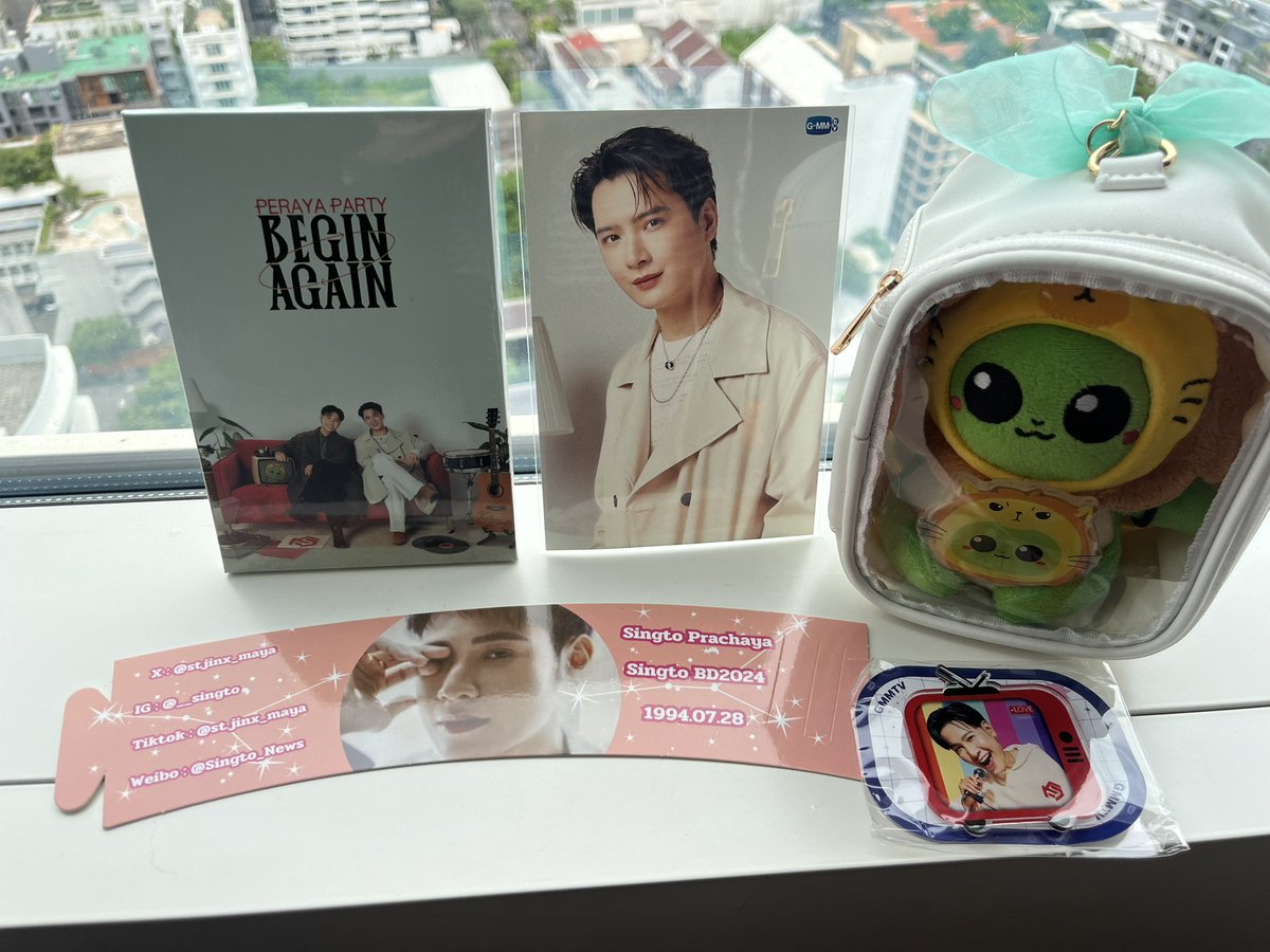 🇹🇭沼入り後、初めてのバンコク。
GMMでガシャして、コロコロゲーム（？）をしてkristのカードいただきました。
ピンクミルク飲んで、siogtoのスリーブもいただきました。
初めてのことばかりで、楽しい😆
#SingtoPrachaya 
#KristPerawat