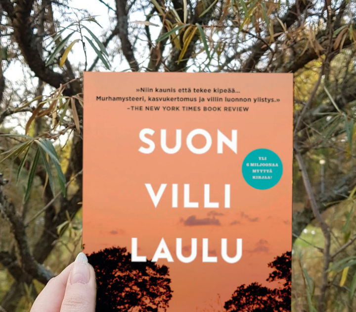 Yöpöydän kirjat | Lukupiirissä | Delia Owens: Suon villi laulu kirjakissa.blogspot.com/2024/08/lukupi…