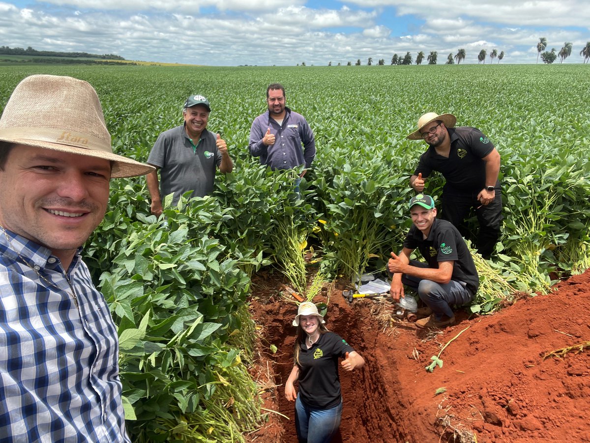 Exciting news from Brazil! 🎉 

Huge congratulations to our Group company, C.C.Lawrie for being recognized as the most sustainable producer in the Soybean Money Maker Championship for 2024! 🌿🏆 

loom.ly/cEX1EG8 

#Sustainability #Agriculture #ProudMoment