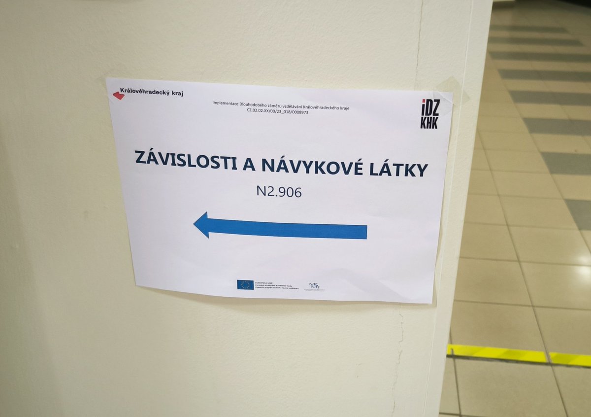 Včerejší menu na Krajském úřadě Královéhradeckého kraje - závislosti a návykové látky 😁 Po šipkách jsem nevydal, přeci jen "to zrovna nechcete" 🙂