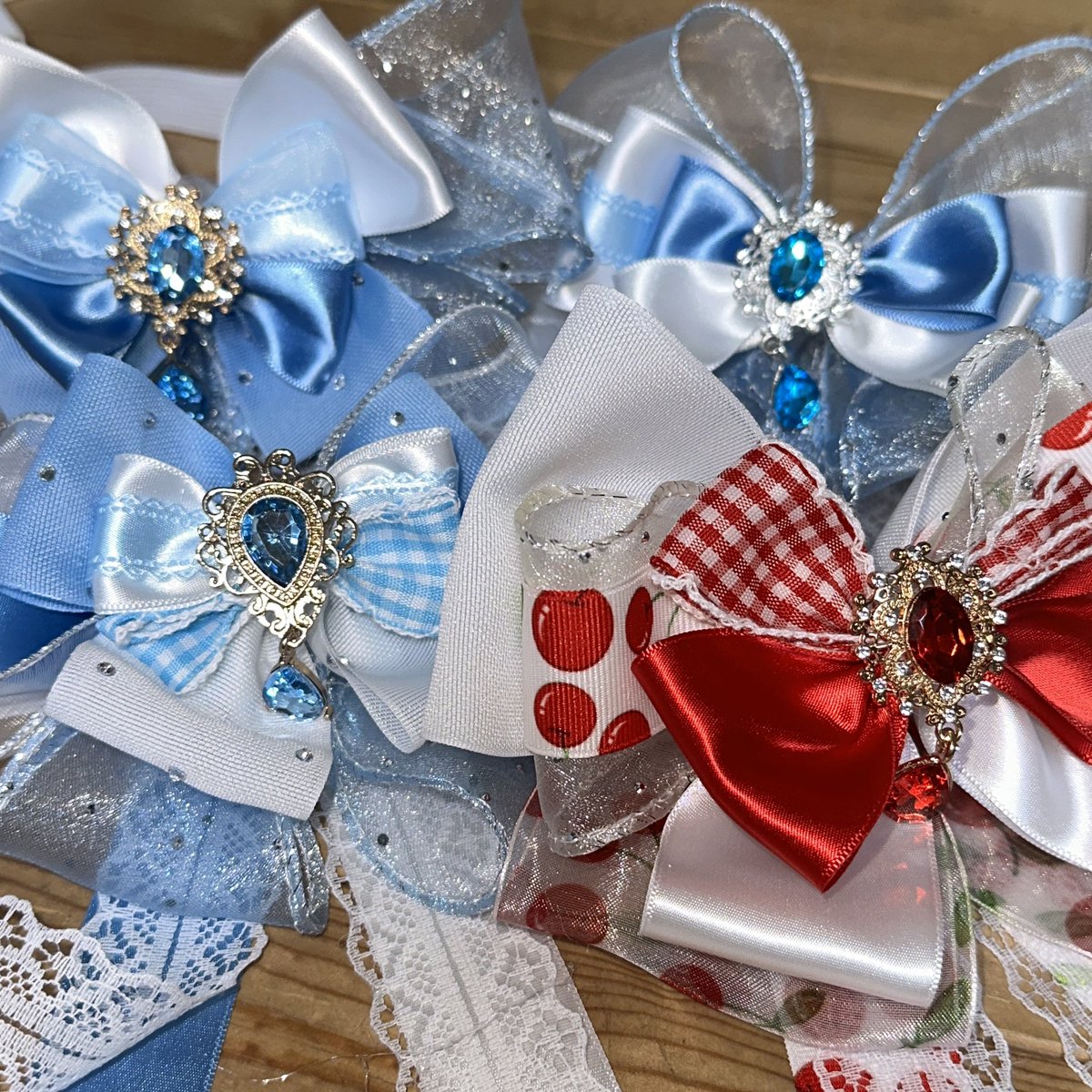 혹시 이거 체리리본 12000원에 가져 갈 사람 …?