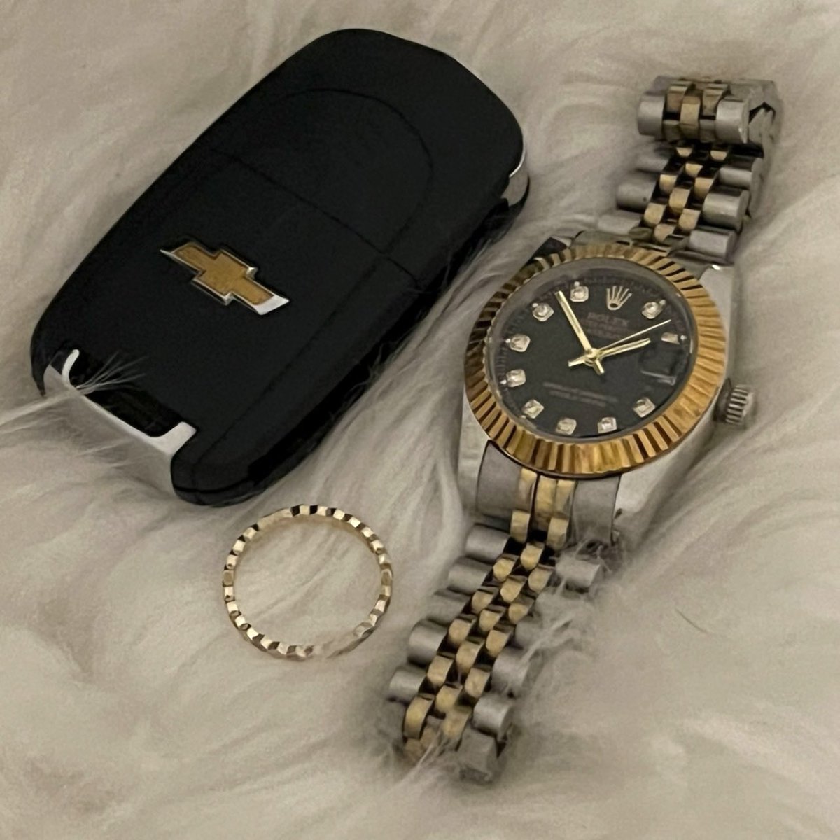 0sa1_'s tweet image. اوقست في اربع صور