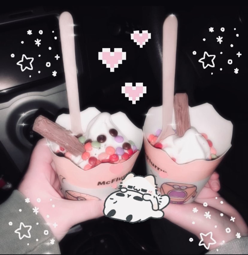 gloomygirl101's tweet image. love my sweet treat 🤍🤍